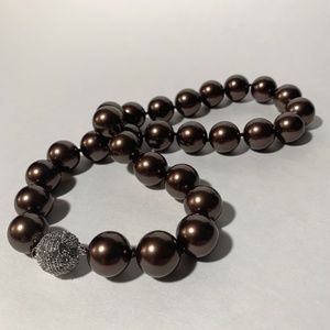 Elegant Shell Pearl Necklace with Magnetic Clasp in Chocolate Brown 15mm